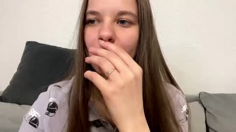 Lia online show from April 30, 2026, 4:02 pm