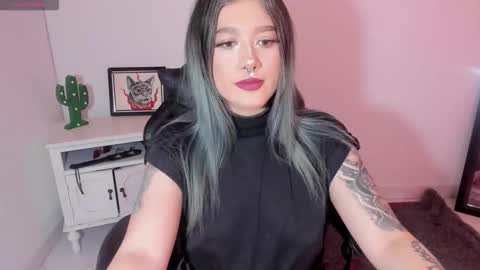 Alicia online show from November 4, 2025, 7:24 pm