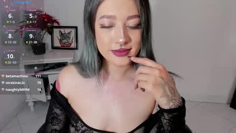 Alicia online show from December 2, 2025, 9:10 pm