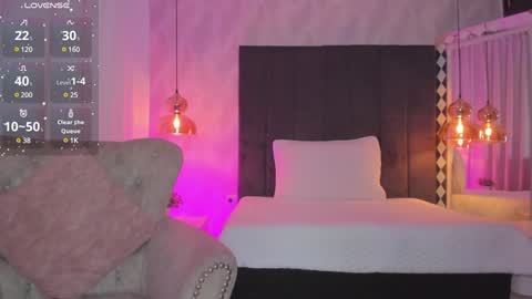 Snapshot of kataliina_18 chatting on December 26, 2024, 11:54 am Kat online show from December 26, 2024, 11:54 am