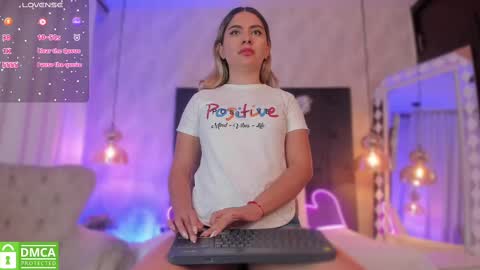 Snapshot of kataliina_18 chatting on March 7, 2025, 12:01 pm Kat online show from March 7, 2025, 12:01 pm