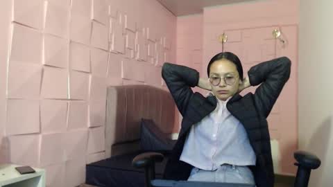 Katalina online show from December 1, 2025, 1:49 pm