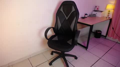       Katalina Miles      online show from February 11, 2025, 4:13 pm