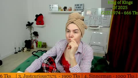 Snapshot of katarina_blades chatting on January 28, 2025, 9:29 pm online show from January 28, 2025, 9:29 pm