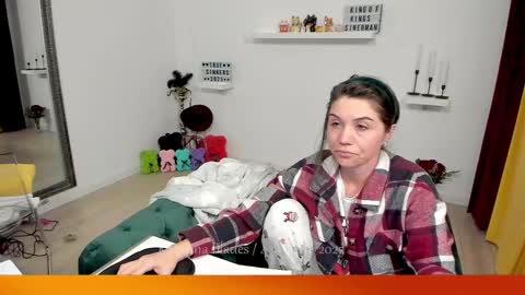 Snapshot of katarina_blades chatting on March 4, 2025, 4:09 pm online show from March 4, 2025, 4:09 pm