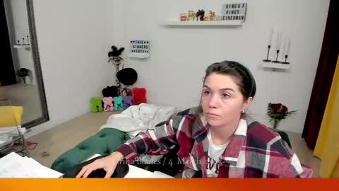 Snapshot of katarina_blades chatting on March 4, 2025, 7:11 pm online show from March 4, 2025, 7:11 pm