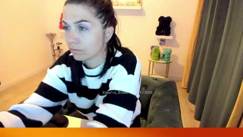 Snapshot of katarina_blades chatting on April 28, 2026, 9:31 pm online show from April 28, 2026, 9:31 pm