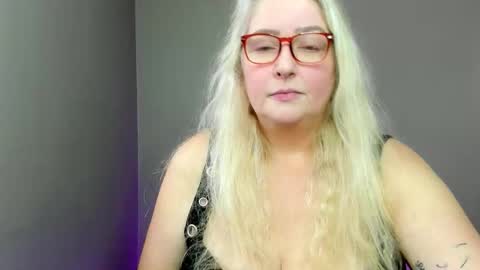 Kat D Sinclair online show from November 30, 2025, 3:38 pm