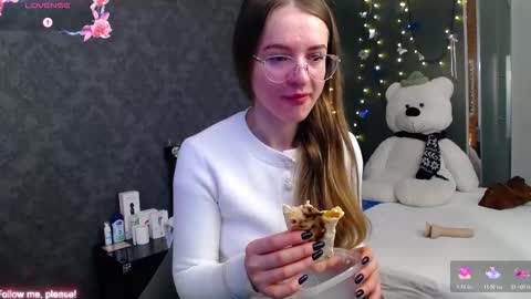 Snapshot of kate_jonson chatting on November 25, 2025, 7:19 am .Be kind and gentle with me and I will do my best for you. online show from November 25, 2025, 7:19 am