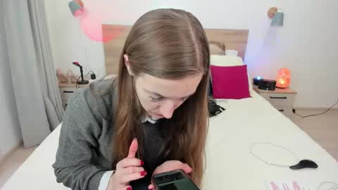 Snapshot of kate_redgar chatting on October 6, 2025, 7:28 am kate_redgar online show from October 6, 2025, 7:28 am