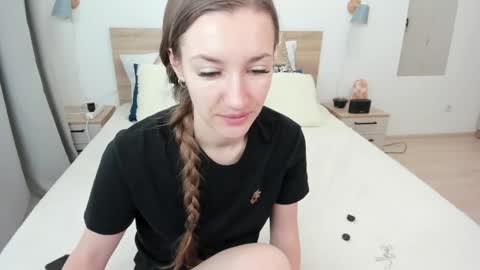 kate_redgar online show from April 18, 2026, 10:41 am