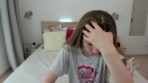 kate_redgar online show from May 13, 2026, 8:23 am