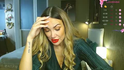 Snapshot of kate_space chatting on November 12, 2025, 8:52 pm Therapist online show from November 12, 2025, 8:52 pm