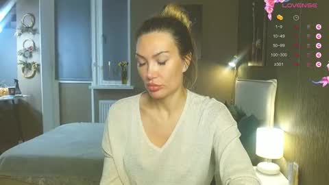 Snapshot of kate_space chatting on November 14, 2025, 9:46 pm Therapist online show from November 14, 2025, 9:46 pm