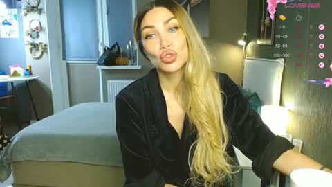 Snapshot of kate_space chatting on December 1, 2025, 4:17 am Therapist online show from December 1, 2025, 4:17 am