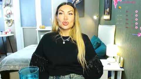 Snapshot of kate_space chatting on December 15, 2025, 11:20 pm Therapist online show from December 15, 2025, 11:20 pm