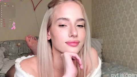 Snapshot of katebremar chatting on December 15, 2025, 9:52 pm online show from December 15, 2025, 9:52 pm