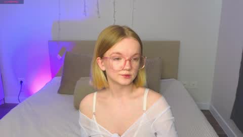 katebunnys online show from April 15, 2026, 4:41 am