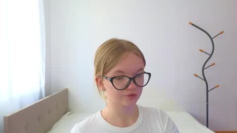 Snapshot of katebunnys chatting on June 5, 2026, 4:52 am katebunnys online show from June 5, 2026, 4:52 am