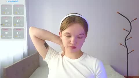 Snapshot of katebunnys chatting on June 14, 2026, 11:12 am katebunnys online show from June 14, 2026, 11:12 am