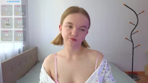 Snapshot of katebunnys chatting on June 17, 2026, 4:15 am katebunnys online show from June 17, 2026, 4:15 am