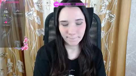 Snapshot of katecrash chatting on December 16, 2025, 5:45 am YourKate online show from December 16, 2025, 5:45 am