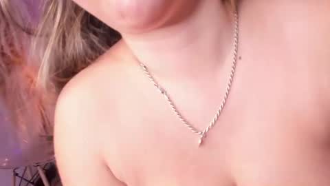 Snapshot of katemoorex chatting on July 9, 2026, 1:37 pm KateMoorex online show from July 9, 2026, 1:37 pm