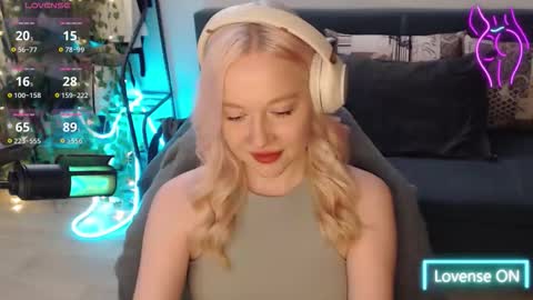 Lisa online show from November 21, 2025, 8:40 pm