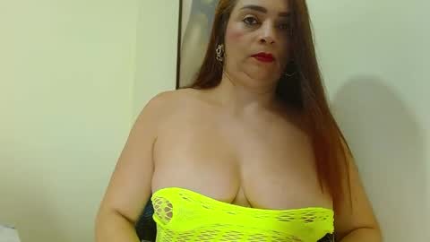 katerineleon online show from May 3, 2026, 9:43 pm