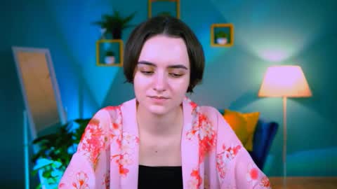 katewillows online show from December 4, 2025, 4:33 am