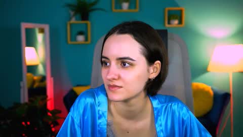 katewillows online show from February 15, 2026, 4:53 am