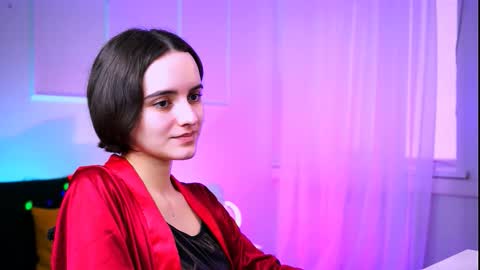 katewillows online show from February 18, 2026, 5:03 am