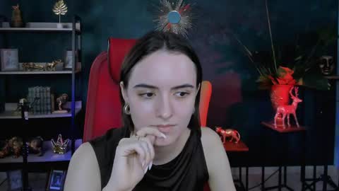 katewillows online show from April 24, 2026, 8:06 am