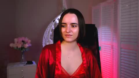 katewillows online show from April 29, 2026, 4:05 am