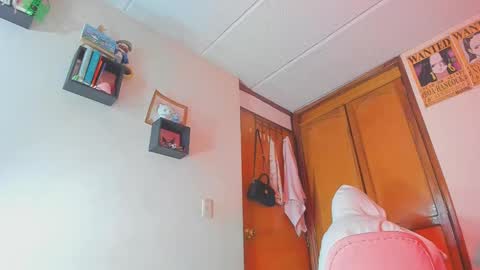 Snapshot of kathc_19 chatting on December 16, 2024, 7:04 am Katerine online show from December 16, 2024, 7:04 am