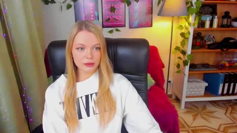 Snapshot of katherineepierce chatting on March 11, 2025, 4:29 pm Katherine online show from March 11, 2025, 4:29 pm