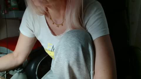 Snapshot of kathleenedwards chatting on June 8, 2026, 1:22 pm Kathleen online show from June 8, 2026, 1:22 pm