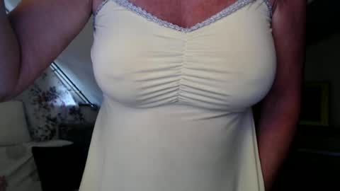 Snapshot of kathylovexxx chatting on July 7, 2026, 7:23 am Kathy online show from July 7, 2026, 7:23 am