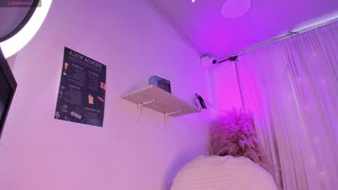 Snapshot of katia_ws chatting on December 16, 2025, 1:05 pm KATIA online show from December 16, 2025, 1:05 pm