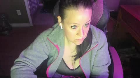 Snapshot of katie227 chatting on December 8, 2024, 2:28 am Katie online show from December 8, 2024, 2:28 am