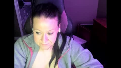 Snapshot of katie227 chatting on December 8, 2024, 5:29 am Katie online show from December 8, 2024, 5:29 am