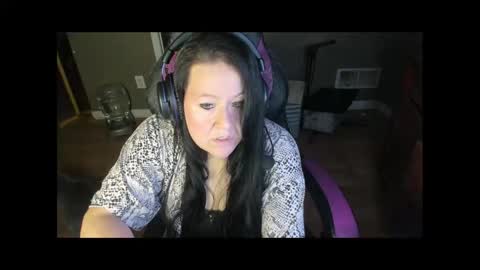 Snapshot of katie227 chatting on February 4, 2025, 1:56 am Katie online show from February 4, 2025, 1:56 am