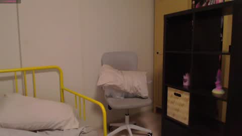 Snapshot of katie_deville chatting on December 2, 2024, 6:52 am Katie Deville online show from December 2, 2024, 6:52 am