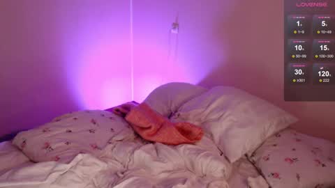 Snapshot of katie_deville chatting on September 29, 2025, 1:11 am Katie Deville online show from September 29, 2025, 1:11 am