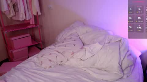 Snapshot of katie_deville chatting on October 31, 2025, 12:44 am Katie Deville online show from October 31, 2025, 12:44 am