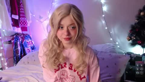 Snapshot of katie_deville chatting on December 19, 2025, 12:06 am Katie Deville online show from December 19, 2025, 12:06 am