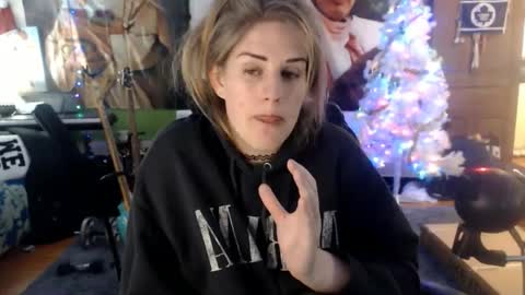 Snapshot of katiecutie_5 chatting on January 1, 2025, 7:20 am Katie online show from January 1, 2025, 7:20 am