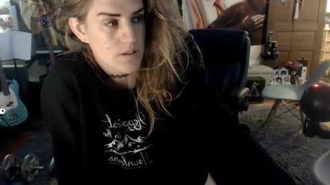 Snapshot of katiecutie_5 chatting on November 12, 2025, 5:08 am Katie online show from November 12, 2025, 5:08 am