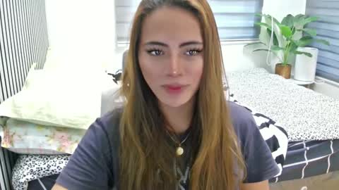 katiefrox  online show from February 10, 2025, 6:20 am
