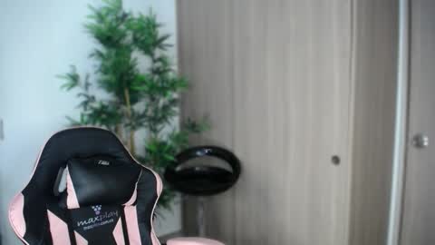 Snapshot of katiejane_ chatting on December 3, 2025, 2:26 pm Katie Jane online show from December 3, 2025, 2:26 pm